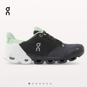 NWT Womens On Running Cloudflyer — Size US 8/EU 39.